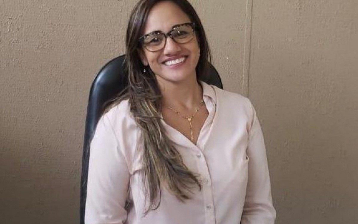 A secretária municipal de Educação de São Gonçalo, Lícia Damasceno, pede para que os responsáveis pelos alunos fiquem atentos ao calendário para não perderem as vagas - Divulgação