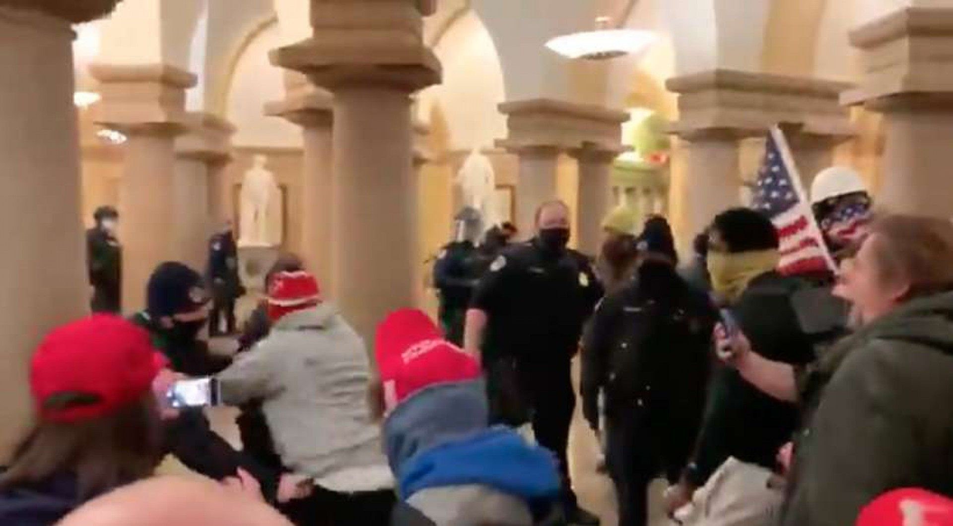 Apoiadores de Trump invadiram o Capitólio
 - Reprodução/Twitter