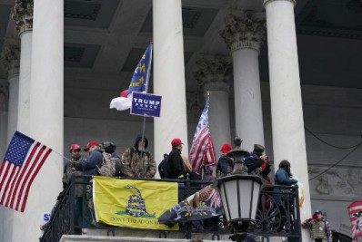 Comissão afirma que invasão ao Capitólio foi tentativa de golpe e teve Trump como líder