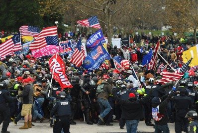 Biden reitera que forças por trás da invasão do Capitólio seguem ativas e ameaçam a democracia