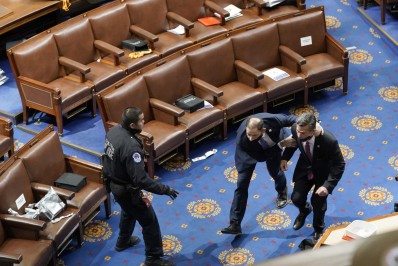 Polícia investiga 'ameaça de bomba' perto do Congresso dos EUA