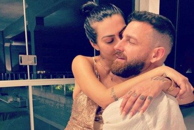 É oficial! Cleo e Leandro D'Lucca se casam e família participa por videochamada