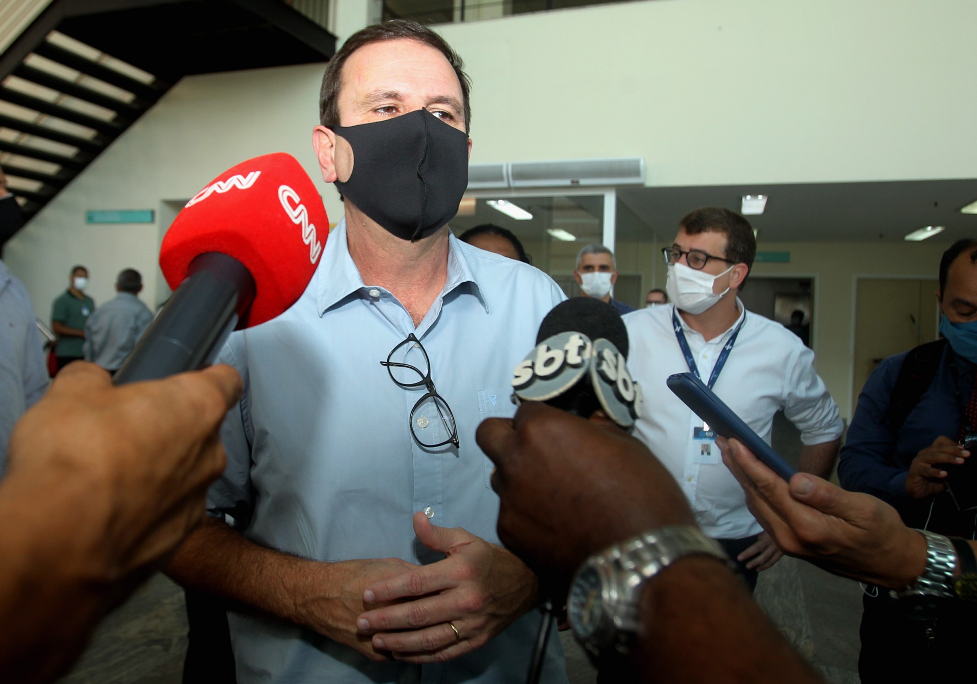 'Não dá para sair pagando serviço que nem contrato tinha', diz Paes sobre terceirizados