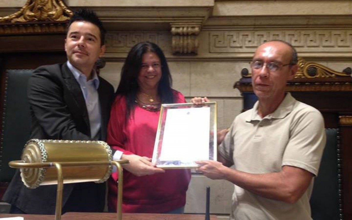 Vereadora do Rio de Janeiro  faz homenagem à Federação Internacional de Naturismo, pelos seus 60 anos.