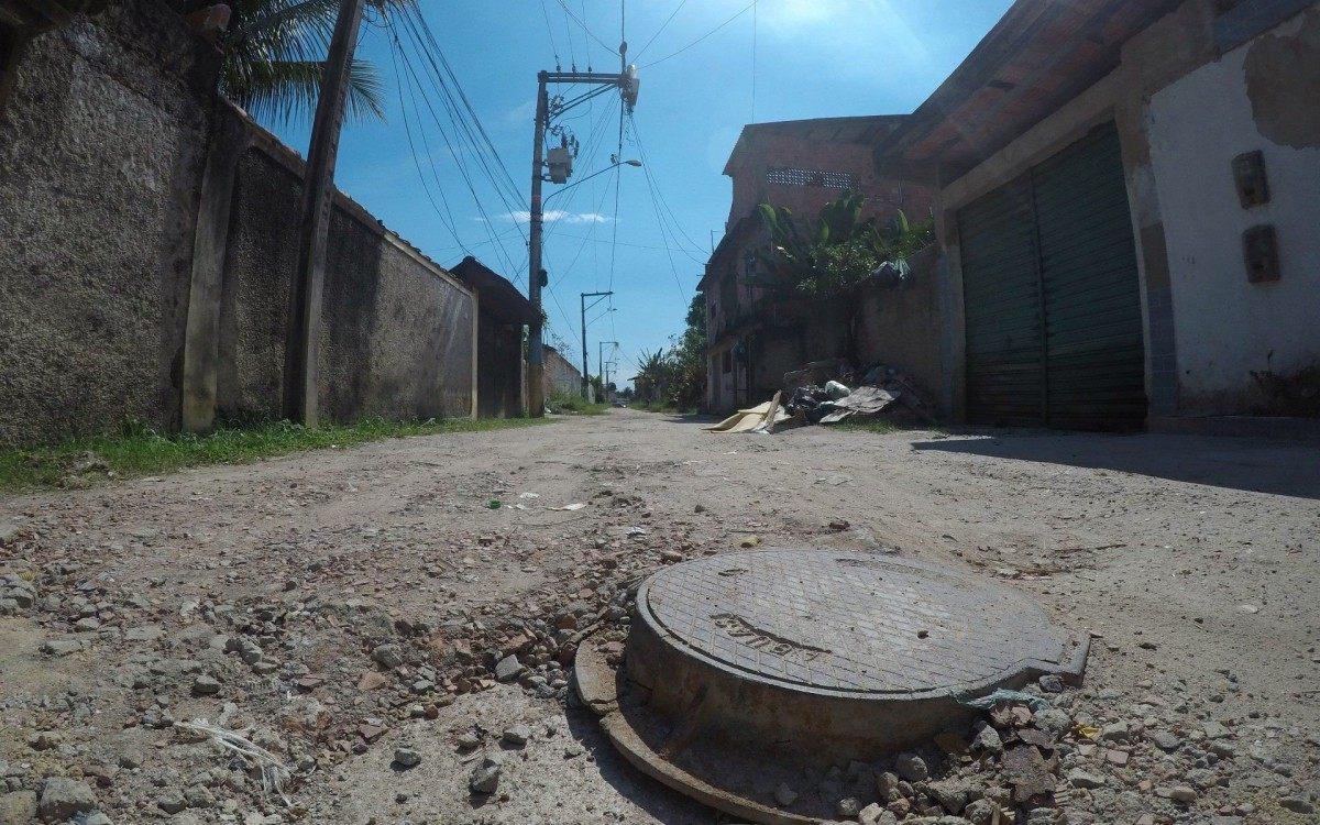 Especial - Problemas na cidade de Mag&eacute;. Rua Adelino dos Santos .