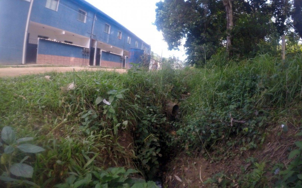 Especial - Problemas na cidade de Mag&eacute;. Rua 20, quadra 45, rua sem asfalto  e com val&atilde;o.