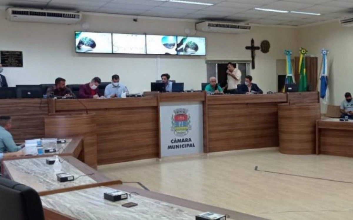 Plenário durante sessão que aprovou a criação do Diário Oficial Eletrônico: atos do legislativo em veículo próprio da Câmara de Itaguaí - Divulgação - CMI