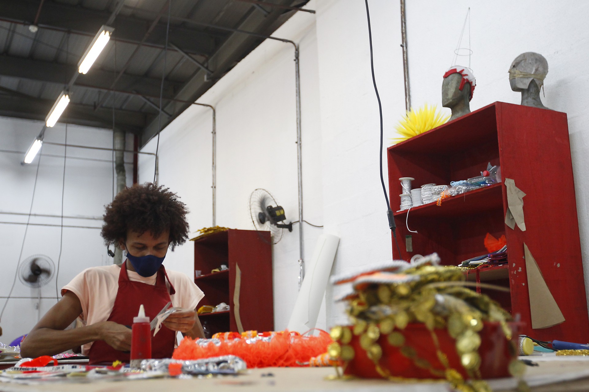 Rio de Janeiro 07/01/2021 - A volta aos trabalhos no Barracão do GRES Unidos do Viradouro. Foto: Luciano Belford/Agencia O Dia - Luciano Belford/Agencia O Dia