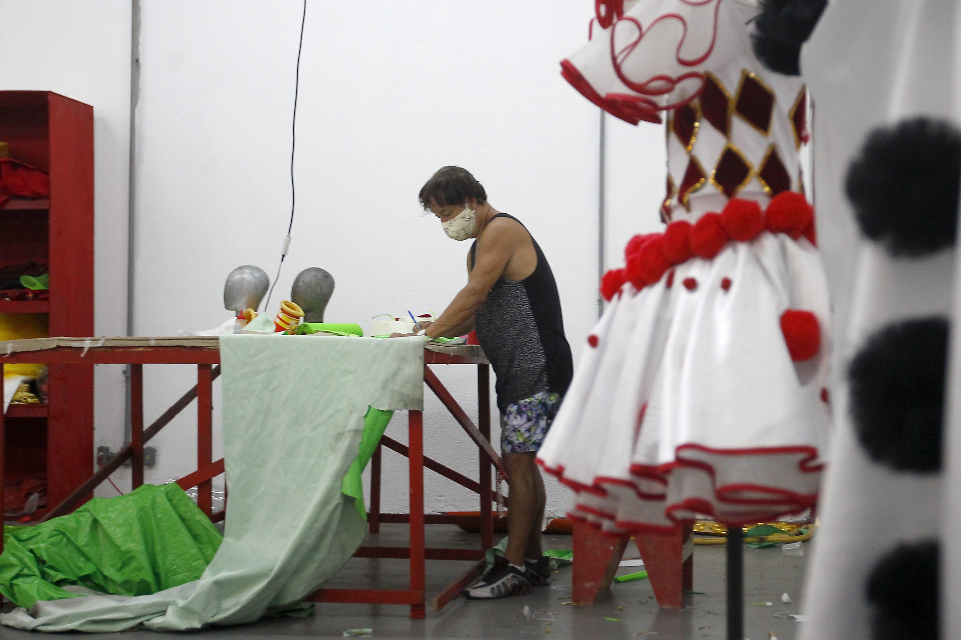 Carnaval em marcha lenta: escolas se adaptam a novo cenário