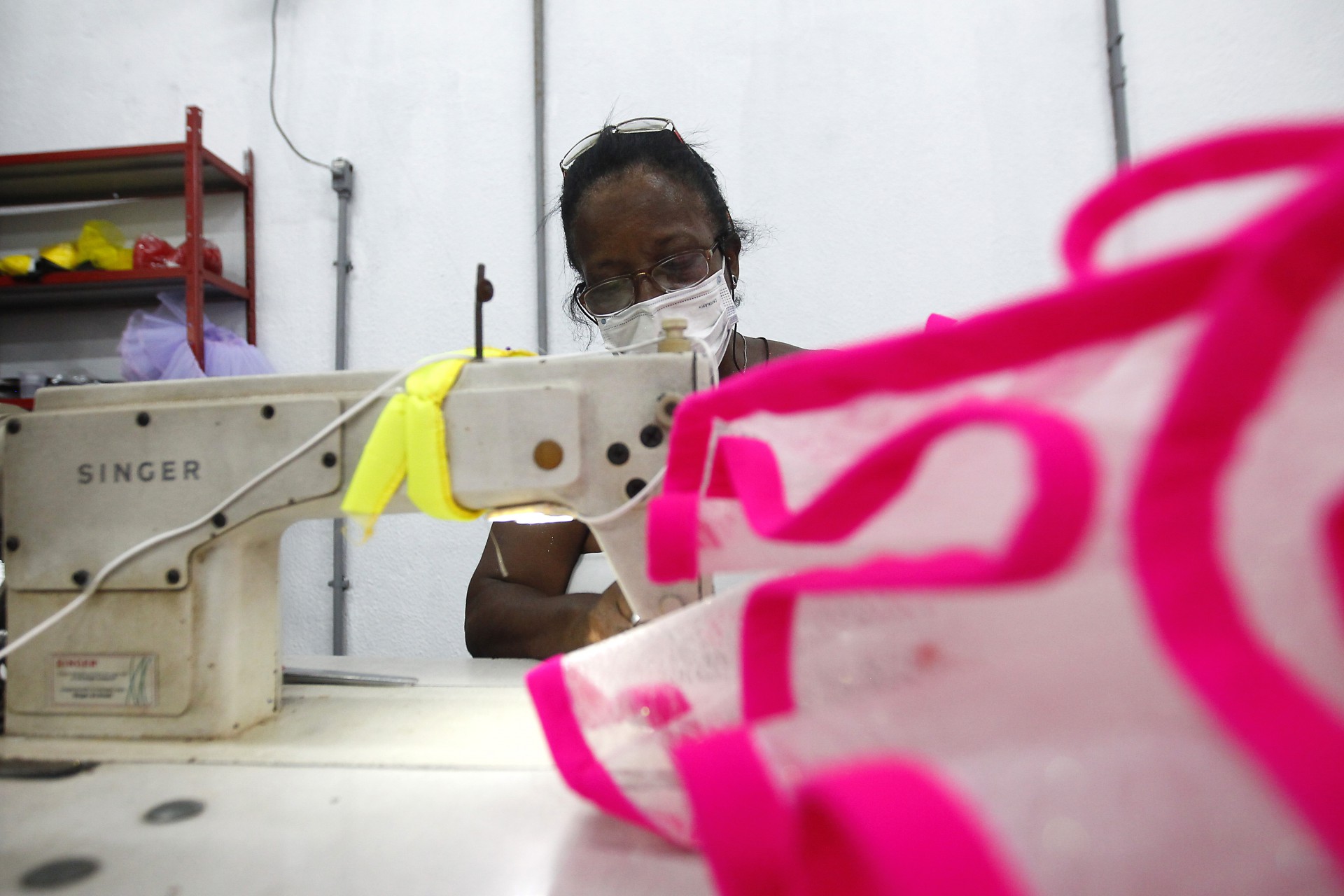 Rio de Janeiro 07/01/2021 - A volta aos trabalhos no Barracão do GRES Unidos do Viradouro. Foto: Luciano Belford/Agencia O Dia - Luciano Belford/Agencia O Dia