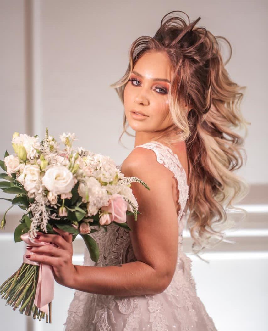 A maquiadora e empresária Bruna Guimarães produziu mais de 400 noivas ao longo de sua carreira.