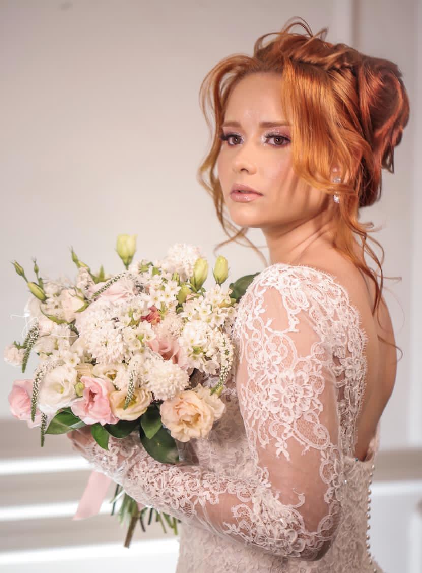 A maquiadora e empresária Bruna Guimarães produziu mais de 400 noivas ao longo de sua carreira.