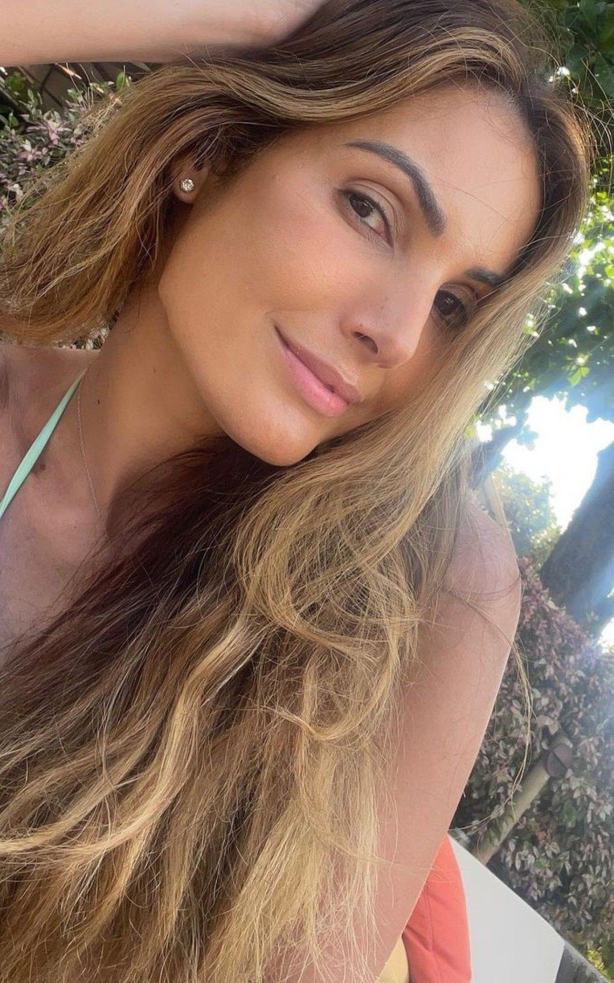 Patrícia Poeta curte último dia de folga na praia