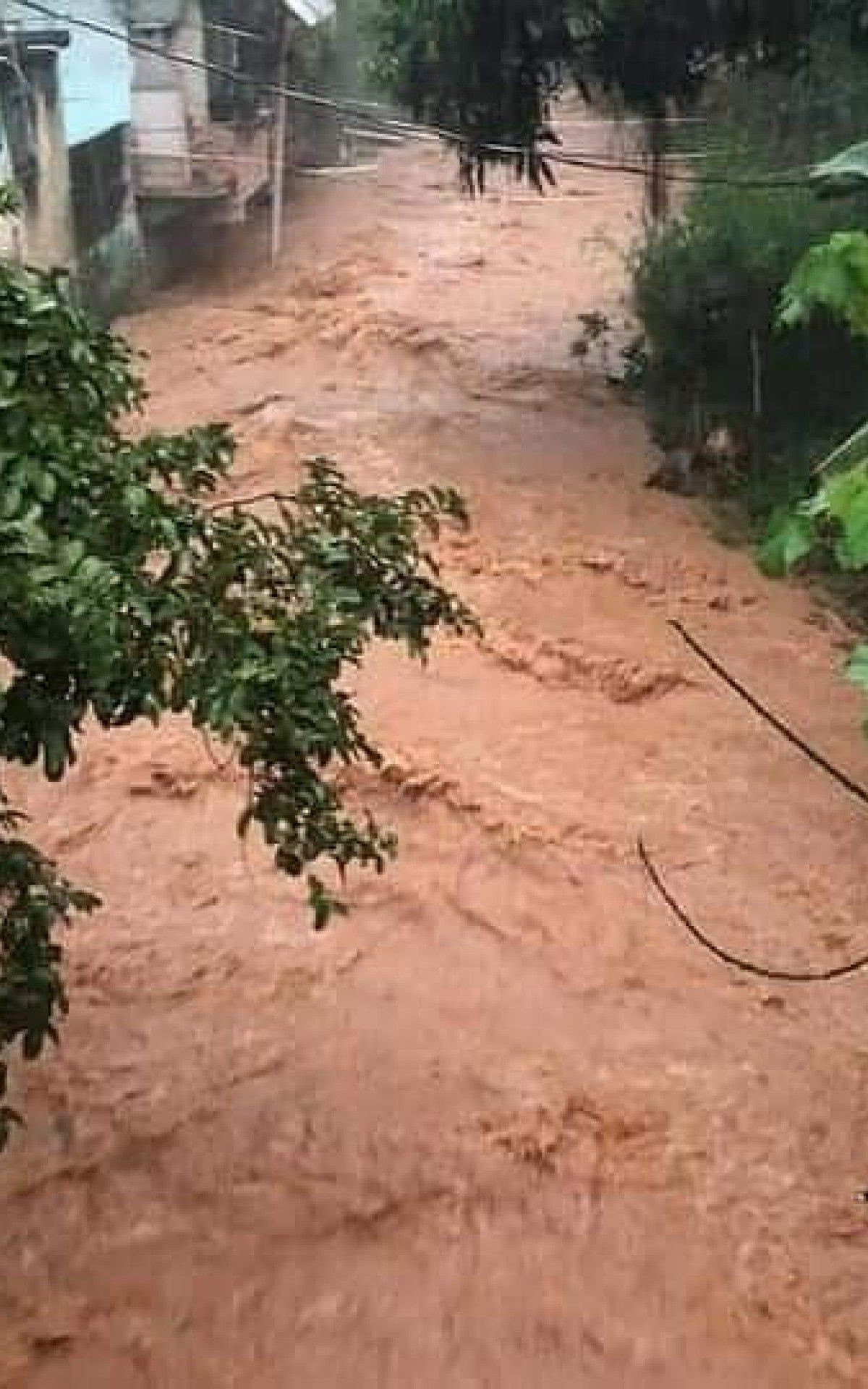 Chuva forte causa transtornos em Duque de Caxias