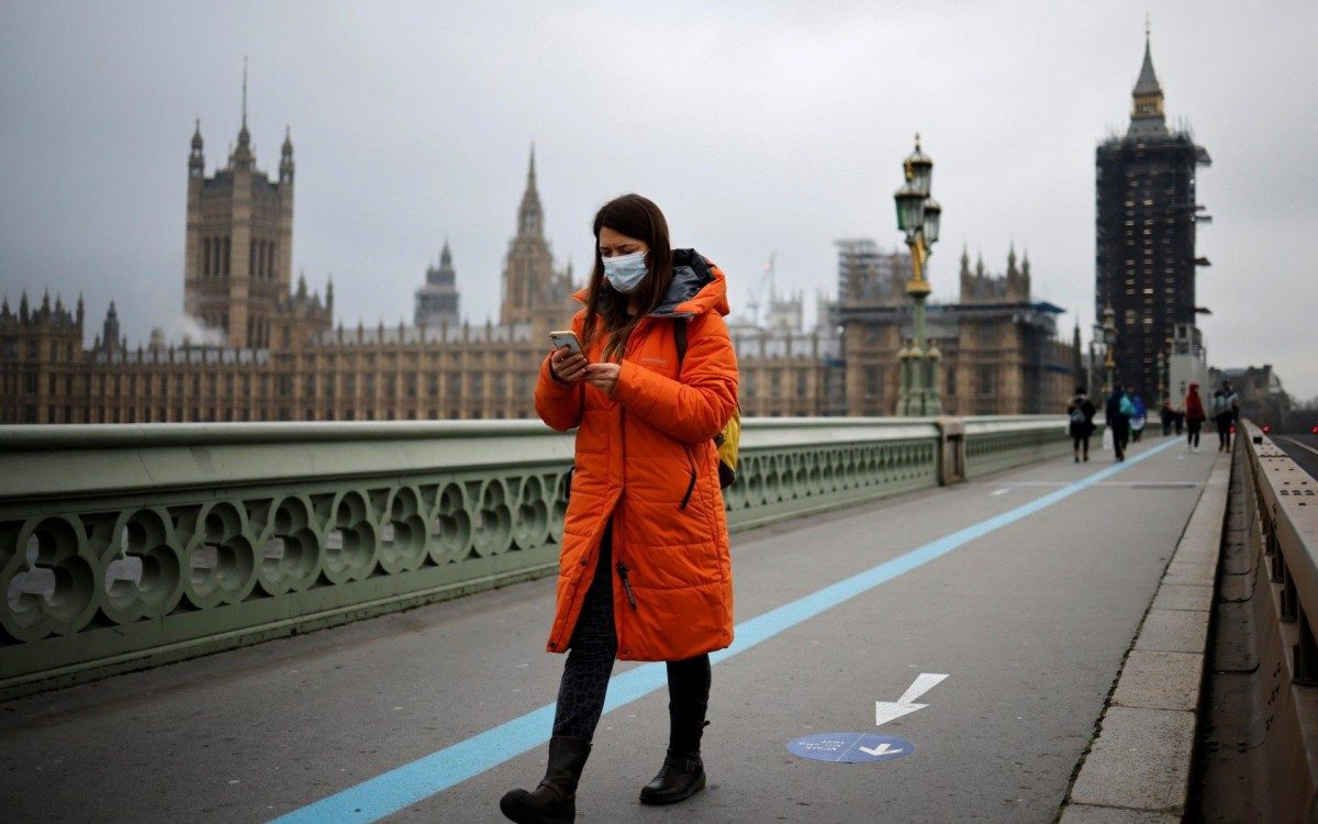 Somente nos últimos três dias foram registradas 477 mortes confirmadas por covid-19 nos hospitais de Londres, onde há atualmente 7.034 pessoas internadas por sintomas graves dessa doença - AFP