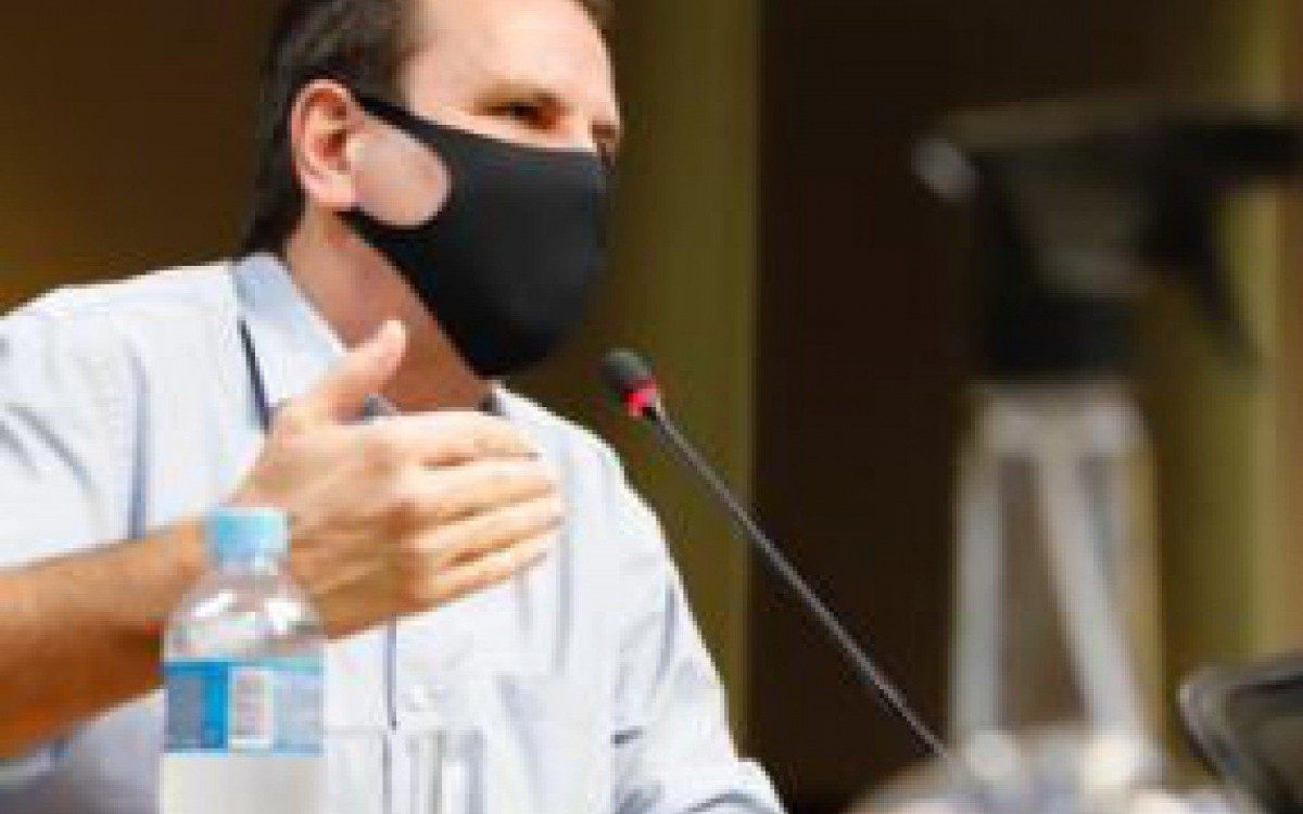 Eduardo Paes apresenta primeiro Boletim Epidemiol&oacute;gico da Covid-19