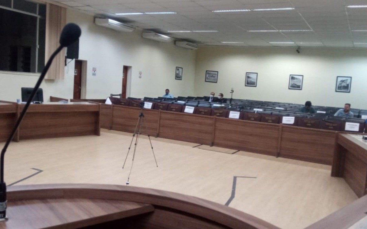 Mesa Diretora começa legislatura suspendendo folga dos vereadores e adotando horário diurno conforme prevê o Regimento Interno - Jupy Junior