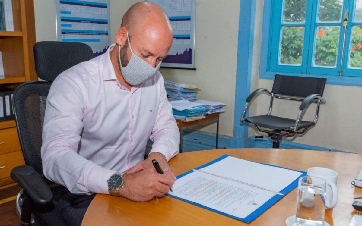 Assinatura do decreto de regulamentação - Bruno Nepomuceno