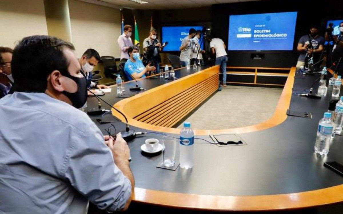 Eduardo Paes apresenta primeiro Boletim Epidemiológico da Covid-19