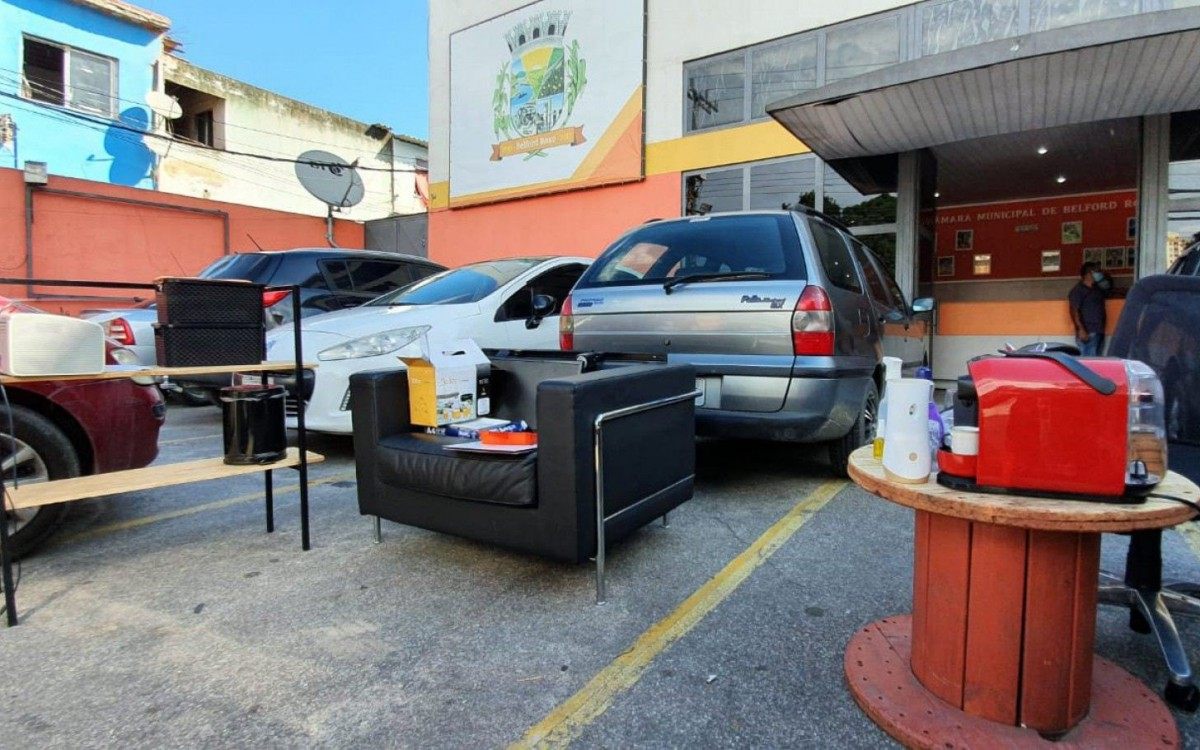 Móveis e objetos do gabinete de Danielzinho  - Divulgação 