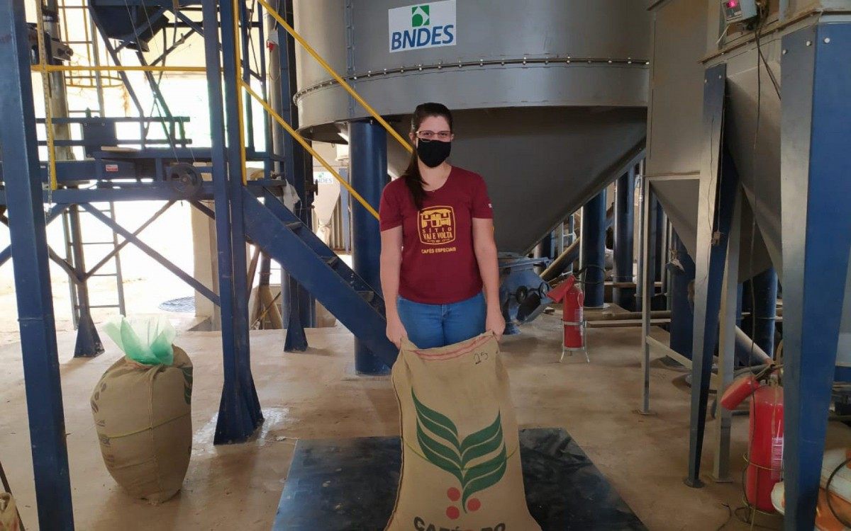 Na categoria natural são: Fidélis José de Oliveira Rodolphi e Alyne Chryslla Rodolphi.