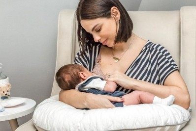 Sthefany Brito reflete sobre amamentação de filho: 'Não foi lindo'