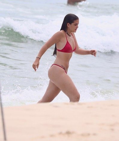 Mel Maia curte dia de sol na Praia da Barra da Tijuca, na Zona Oeste do Rio - André Freitas / Ag. News