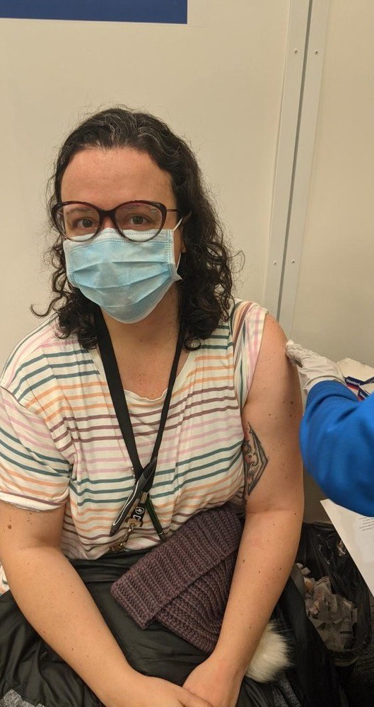 Brasileira que vive no Canadá foi imunizada nesta sexta-feira - Reprodução internet