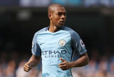 Em fim de contrato com o City, Fernandinho é monitorado pelo Furacão