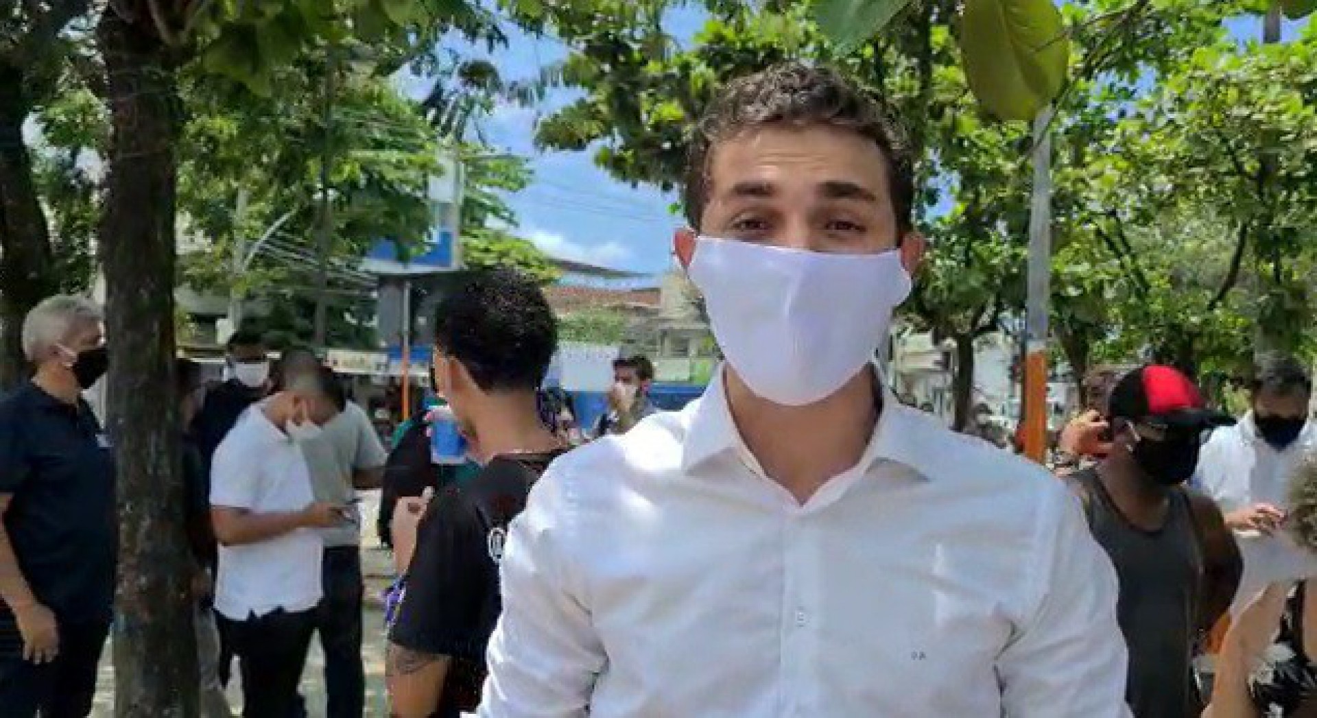 Salvino Oliveira, secretário especial da Juventude Carioca esteve no local - Reprodução 