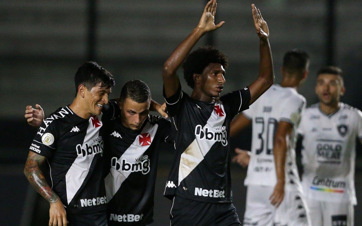 Vasco e Botafogo se enfrentam  pelo Campeonato Brasileiro, rodada 29. Gol do Talles - Daniel Castelo Branco