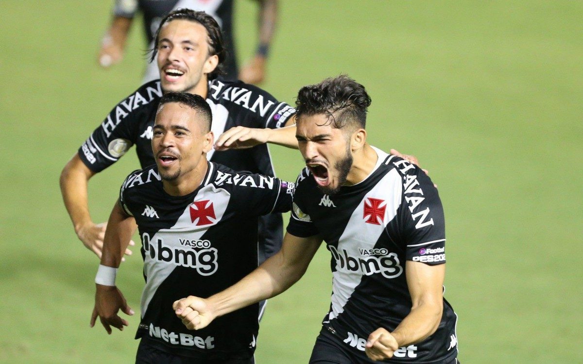 Vasco e Botafogo se enfrentam  pelo Campeonato Brasileiro, rodada 29. Gol do Andrey - Daniel Castelo Branco