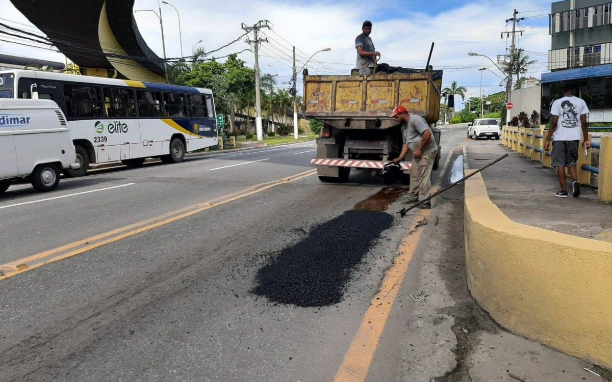 Operação tapa-buracos nas ruas de Volta Redonda - Divulgação/ PMVR