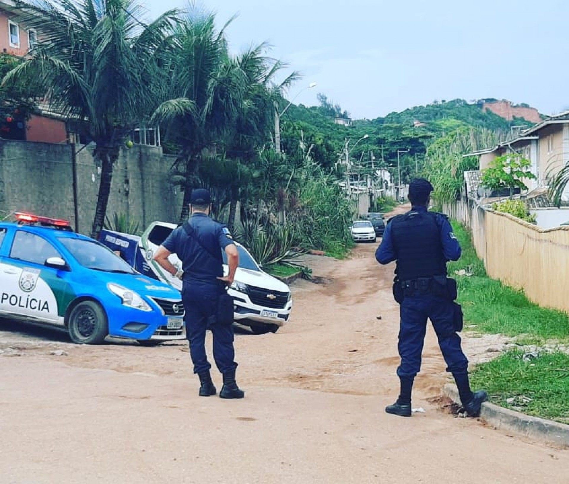 Motoristas tentam fugir das barreiras sanitárias em Búzios e são pegos pela Guarda Municipal 