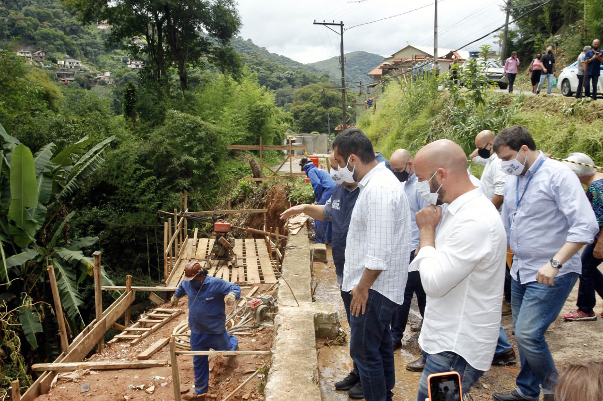 Governador lan&ccedil;a programa Limpa Rio e anuncia obras de conten&ccedil;&atilde;o para Teres&oacute;polis