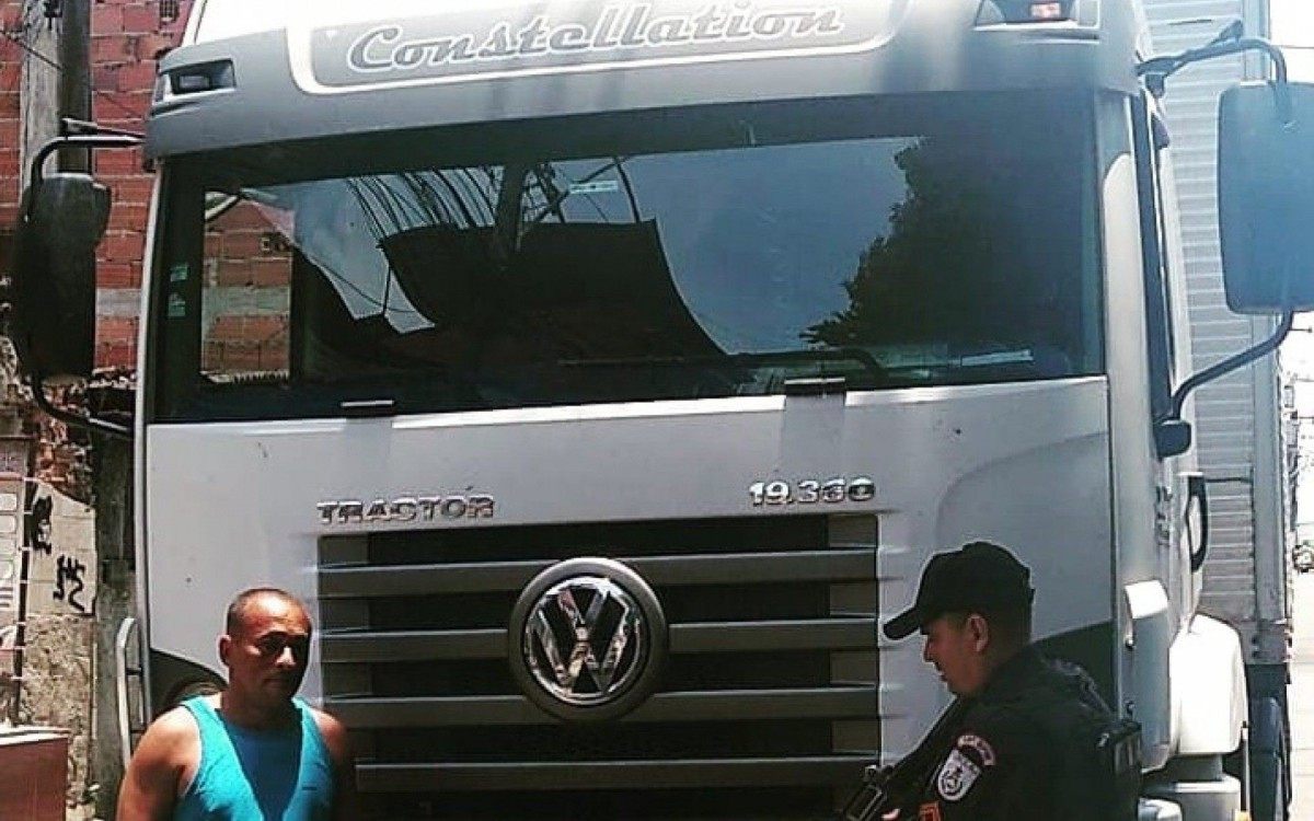 Caminhão recuperado em Duque de Caxias - Divulgação