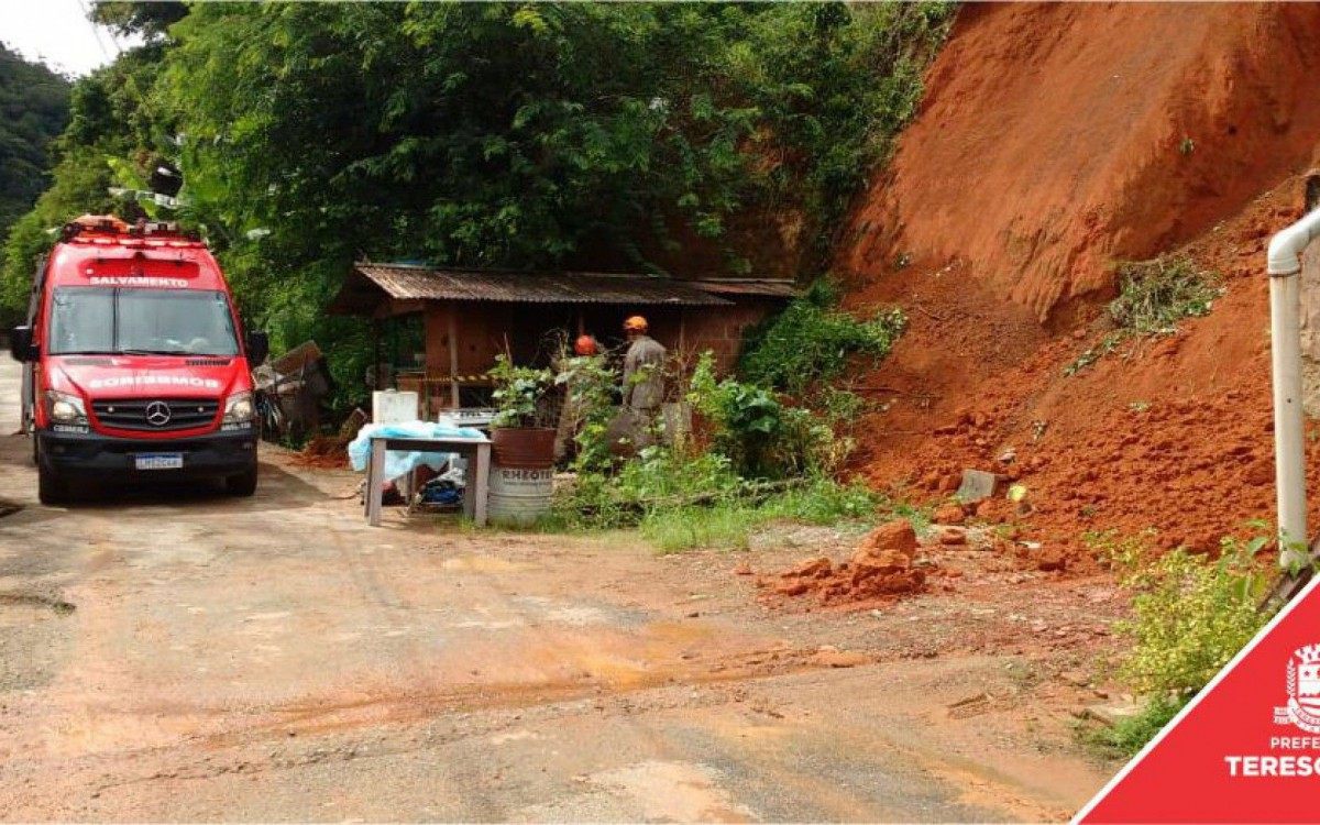 Deslizamento de terra atingiu imóvel em situação precária - Divulgação/ PMT