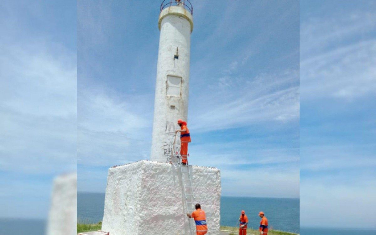 SOMAR limpa pichação em Farol de Ponta Negra - Foto: Divulgação