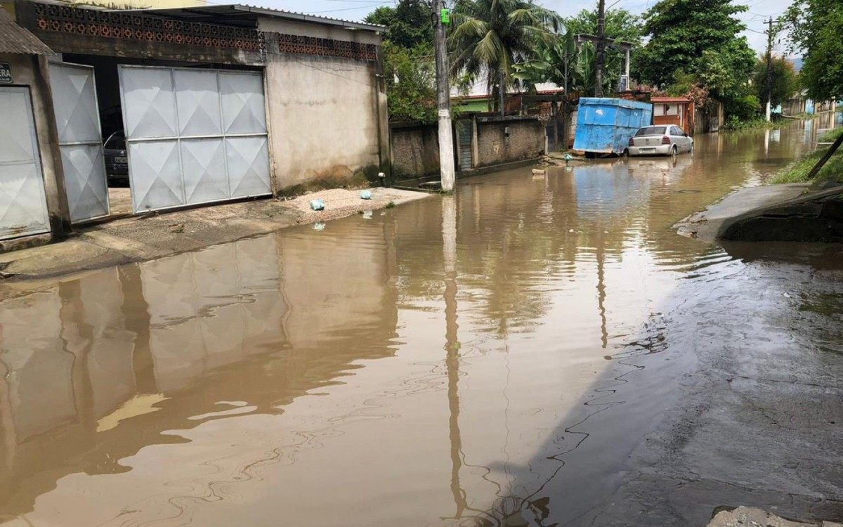 Chuva alagou ruas em Duque de Caxias - Reprodução