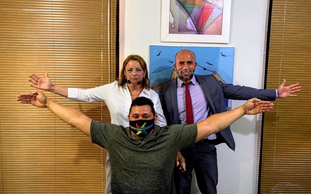 Clodoaldo Silva com a secretária municipal da Pessoa com Deficiência, Helena Werneck, e seu subsecretário, Daniel Bove - Divulgação