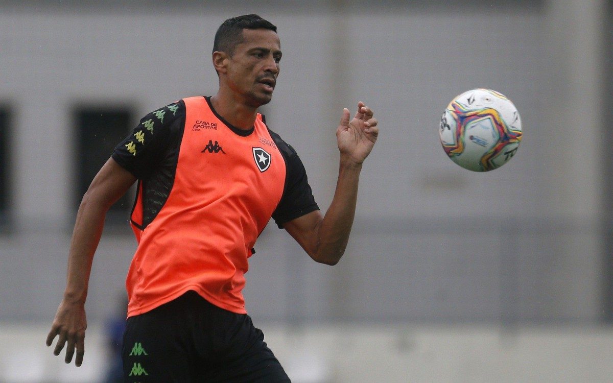 O volante Cícero pode ficar no Botafogo até o final de 2021 - Vitor Silva/Botafogo/Divulgação