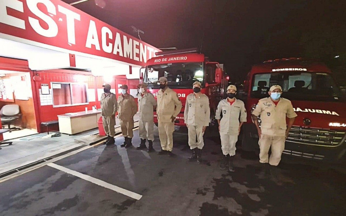 Solenidade foi a partir da meia-noite de segunda para terça, e homenageou soldados que perderam suas vidas para salvar pessoas - Divulgação - CBM Itaguaí