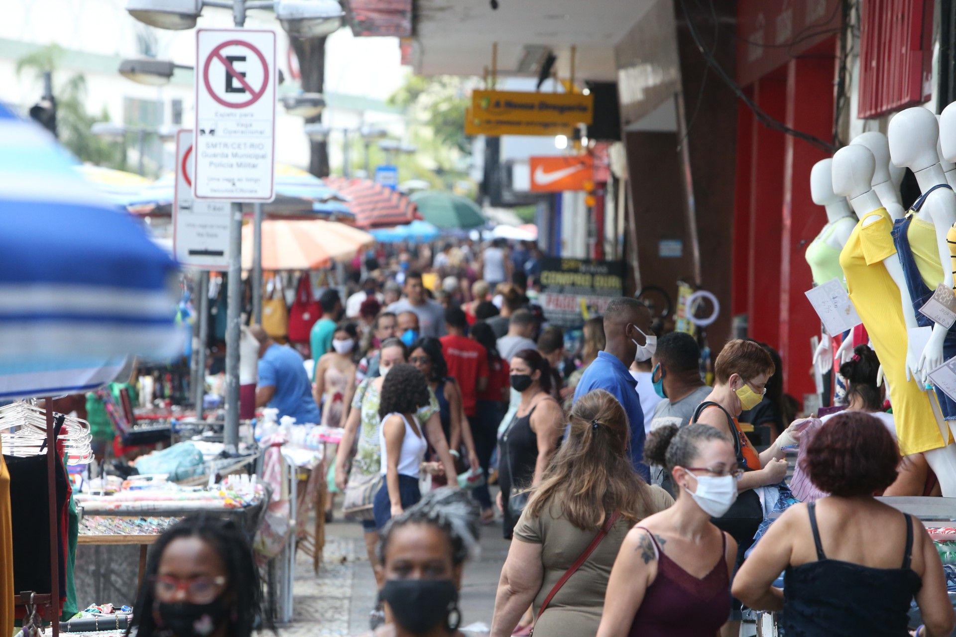 Veja o que abre e fecha no feriado desta quarta-feira