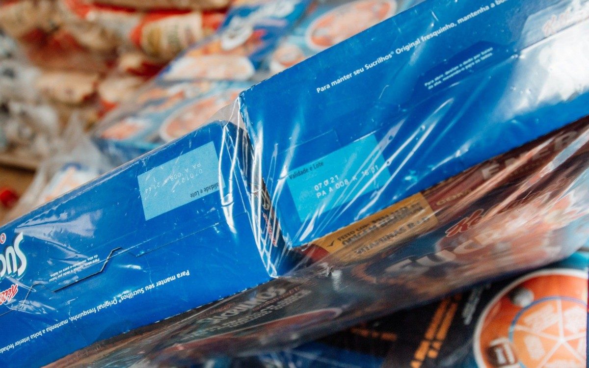 Nova gest&atilde;o de Mag&eacute; encontram alimentos vencidos - Divulga&ccedil;&atilde;o