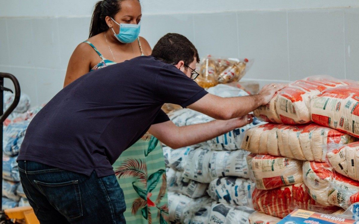 Nova gestão de Magé encontram alimentos vencidos - Divulgação