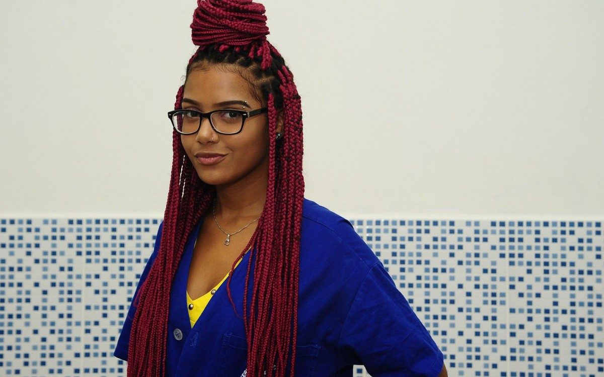 Alunos ganham prêmio por desempenho escolar