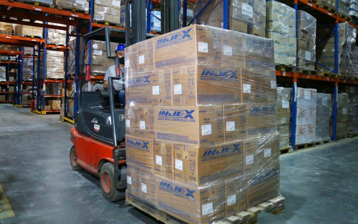 5,5 milhÃµes de agulhas com seringas comeÃ§am a ser distribuÃ­das neste sÃ¡bado Ã s 92 cidades do estado - DivulgaÃ§Ã£o SES/MaurÃ­cio BasÃ­lio