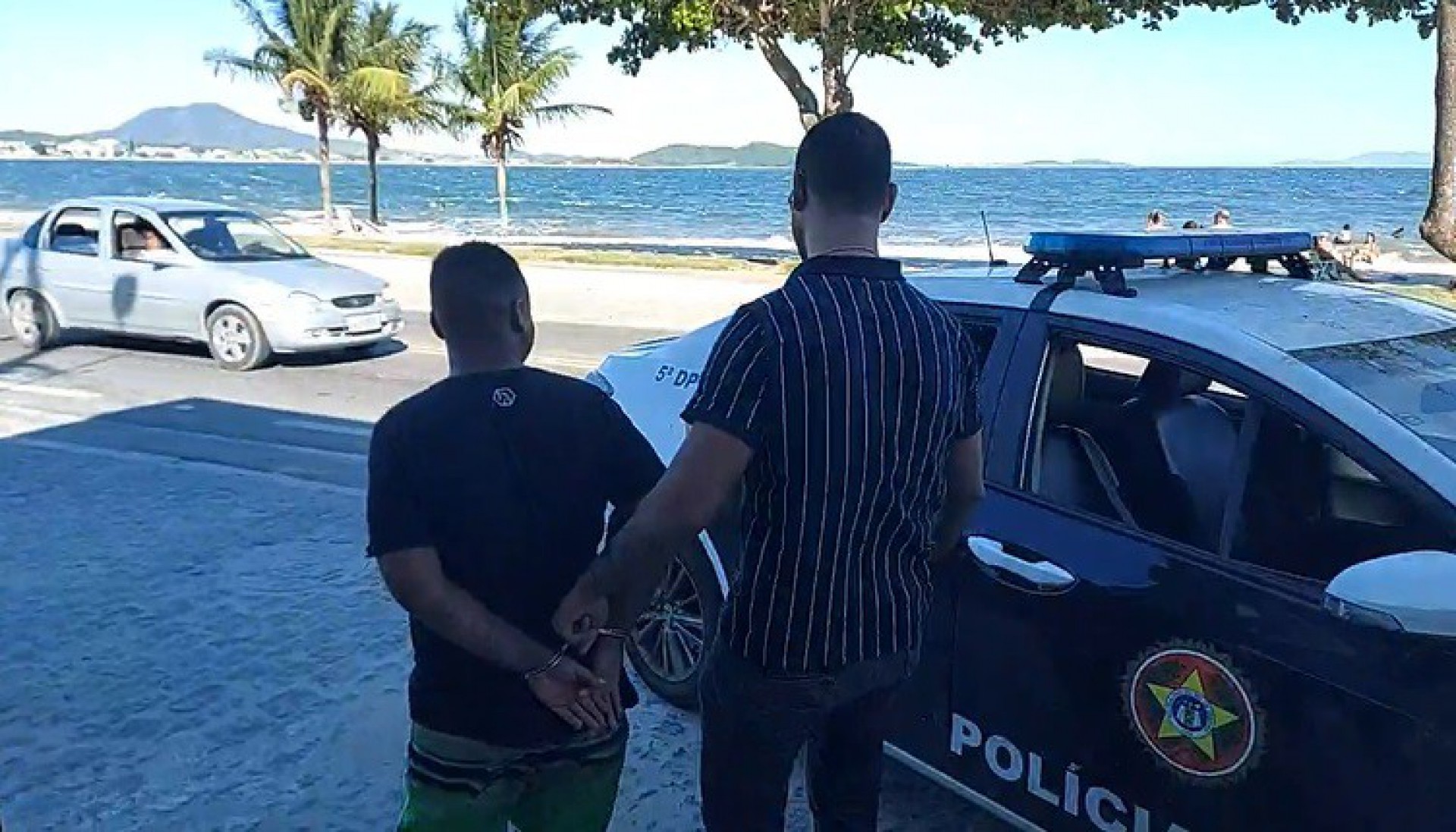 Pol&iacute;cia prende suspeito de tr&aacute;fico de drogas em Iguaba Grande