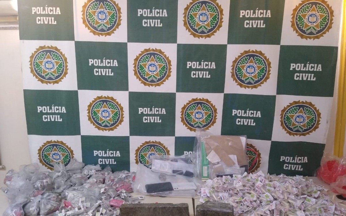 Policias civis apreenderam drogas e outros materiais durante a operação - Divulgação