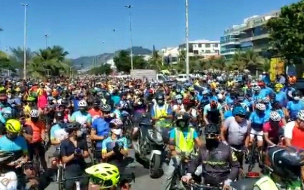 Grupo pedalou por cerca de 1,5 km - WhatsApp O DIA (21-98762-8248)